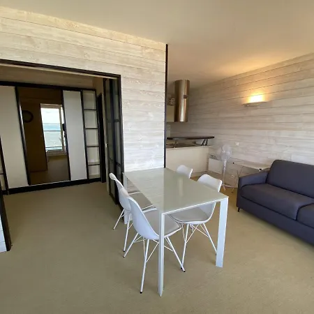 Apartment T1 Renove, Acces Plage, Parking - Fr-1-374-190 *